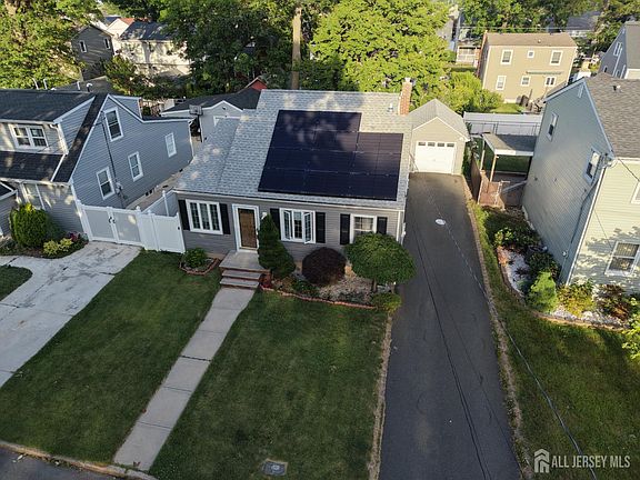 4th image of 34 Chase Ave