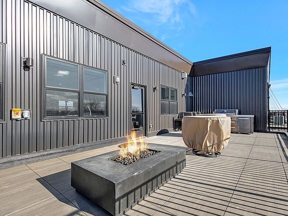5th image of 305 E 2nd St #4005
