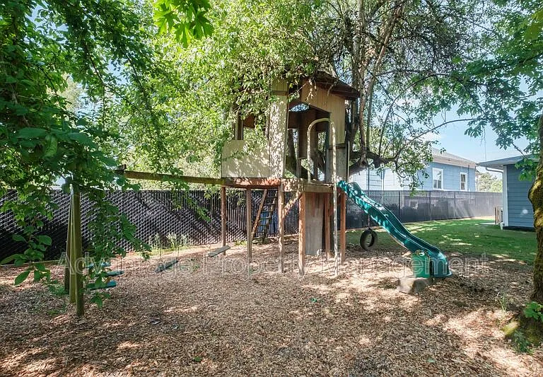 2190 SE Marion St — Photo 51