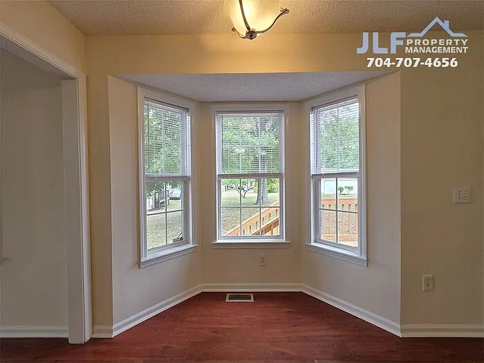 1645 Bernard Ave — Photo 8