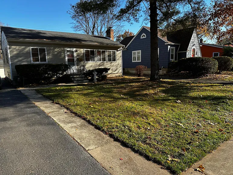 120 N Huffman St — Photo 9