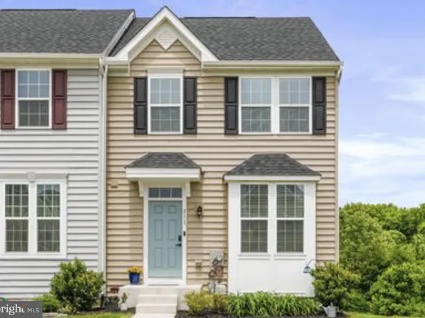 211 Ontario Dr, Falling Waters, WV 25419