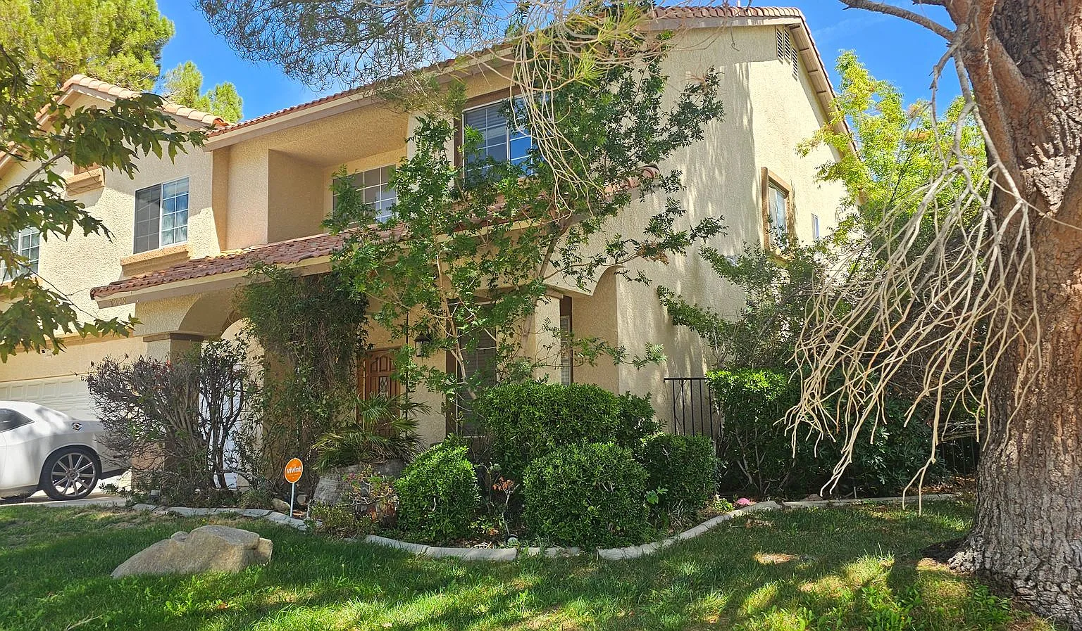 Spacious 5-bedroom, 4-bath home in Palmdale! — Photo 2
