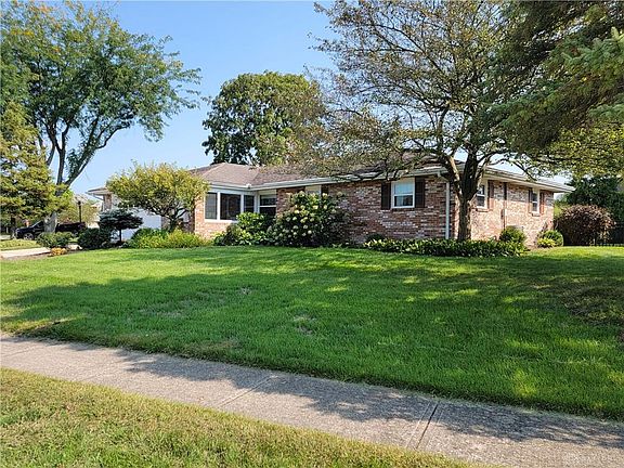 3rd image of 429 Edgebrook Ave