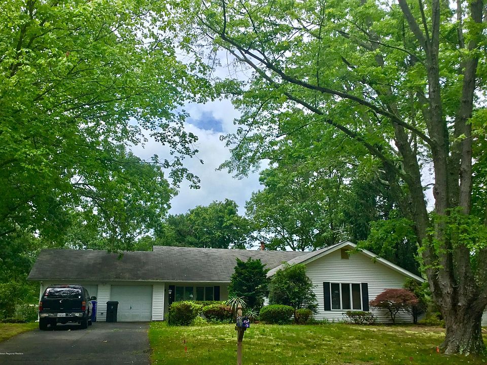 1st image of 992 Vaughn Ave