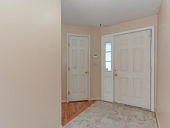4th image of 3005 Barberry Ln