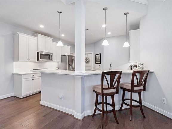3rd image of 1212 Vine St