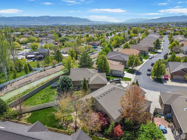 1554 W Quartz Dr, South Jordan, UT 84095
