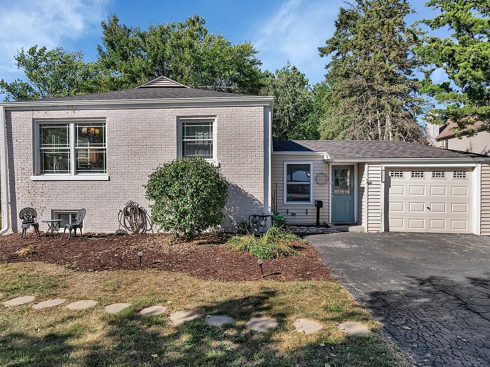 1st image of 112 W Park Dr