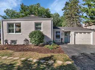 112 W Park Dr, Lombard, IL 60148