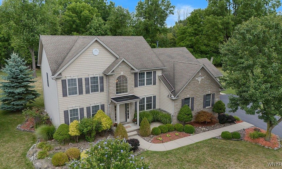 1st image of 70 Briarwood Ln