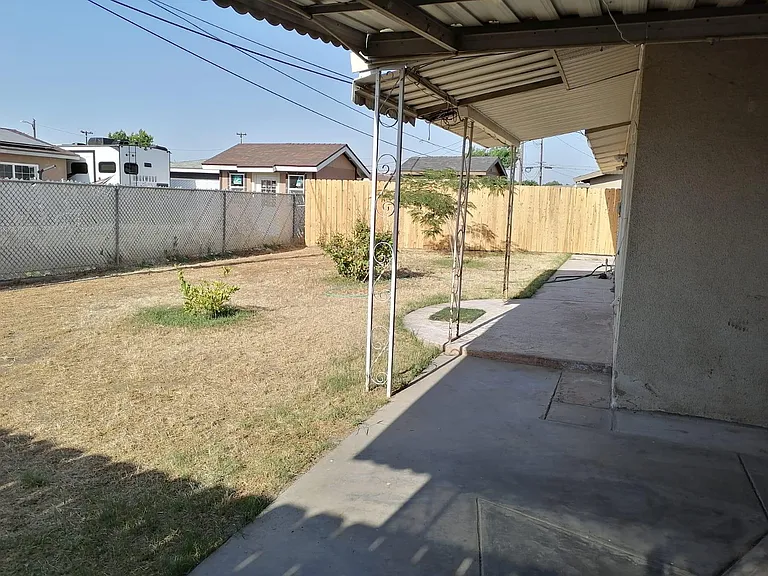 708 Pinewood Ct — Photo 11