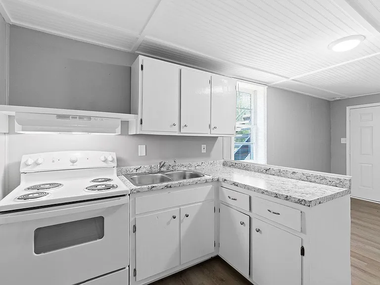 427 Circle Dr — Photo 13
