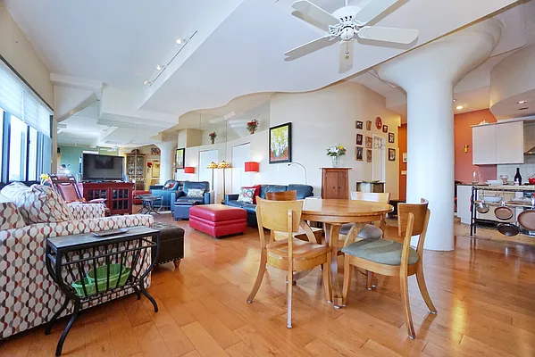 Sold by R New York | media 29