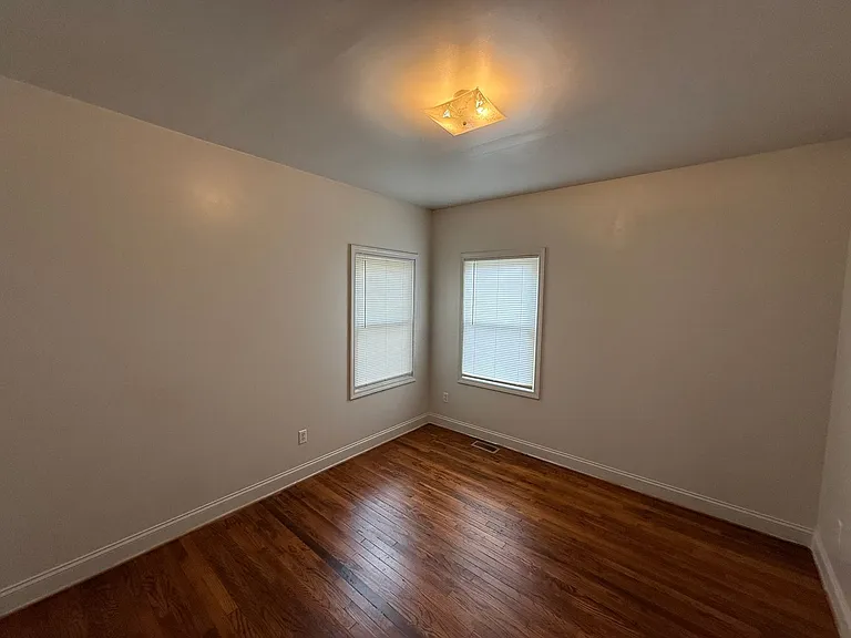 1016 Grace Ave — Photo 7