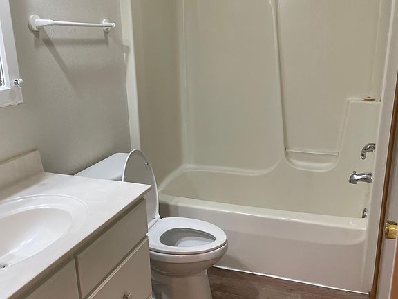 4th image of 225 Valleywoods Dr #2