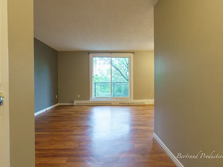 2100 Regent St — Photo 19