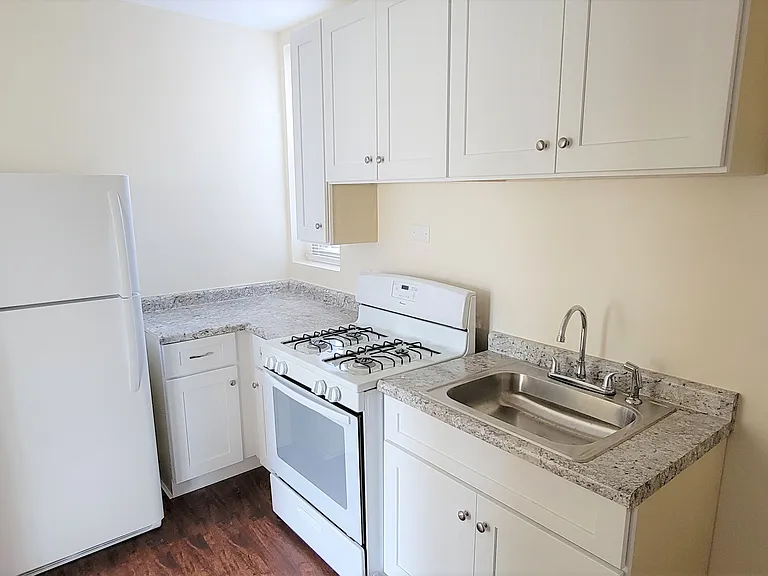 5230 N Rockwell St #2 — Photo 6