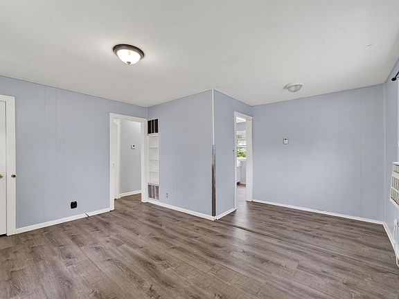 5th image of 1729 E Looman St