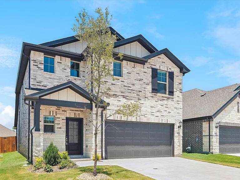1404 Bridgestone Dr — Photo 1