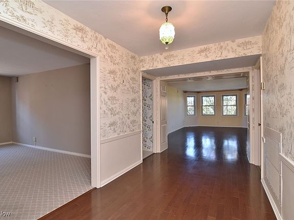 5th image of 13700 Shaker Blvd APT 510