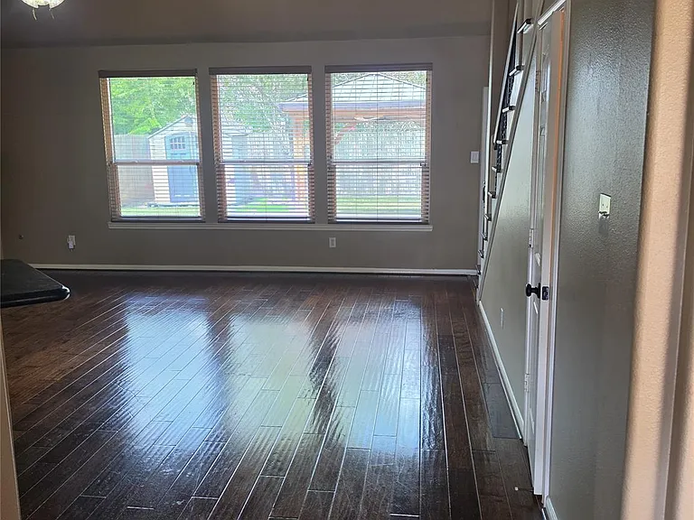 1138 Sussex Trl — Photo 5