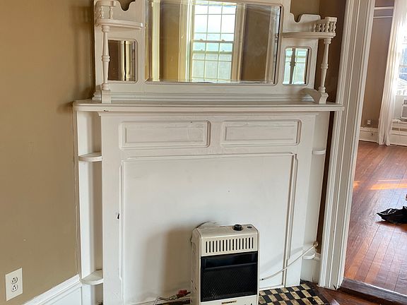 5th image of 303 E Lytle St APT 5