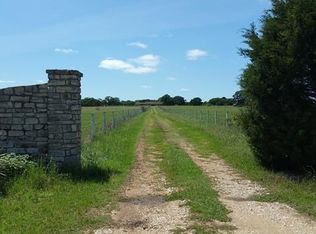 380 Young School House Rd, Smithville, TX 78957