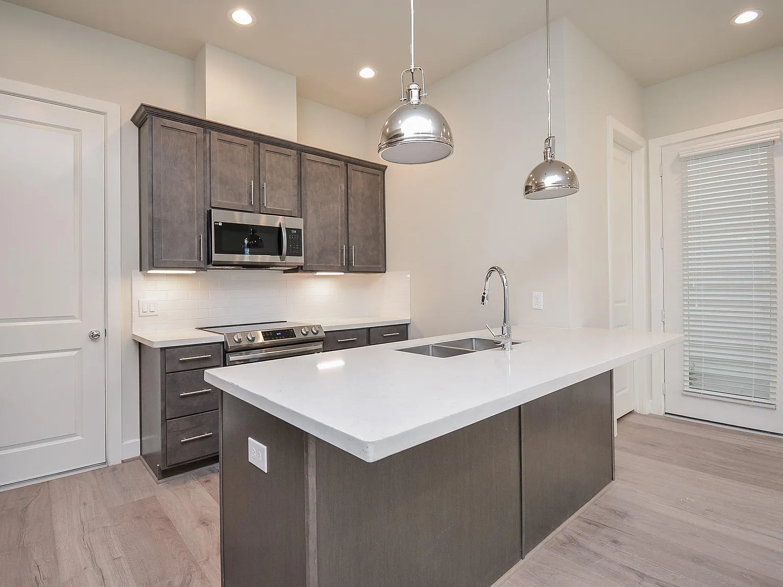 3 bed, 2.5 bath, 1640 sqft, $2,250 — Photo 4