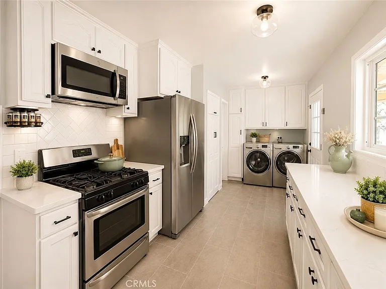 2420 W 116th St — Photo 4