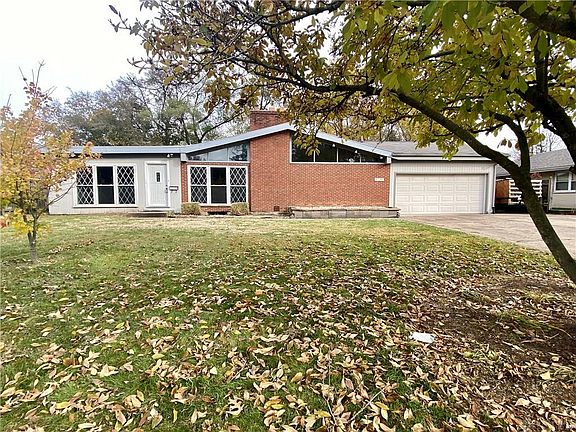 2nd image of 3754 Briar Pl