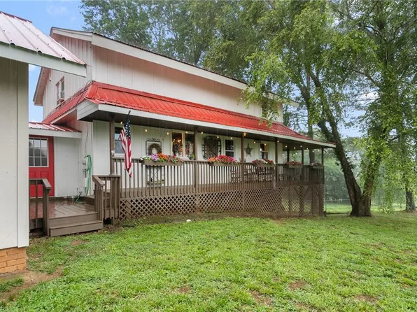 3993 Level Plains Rd, Sophia, NC 27350