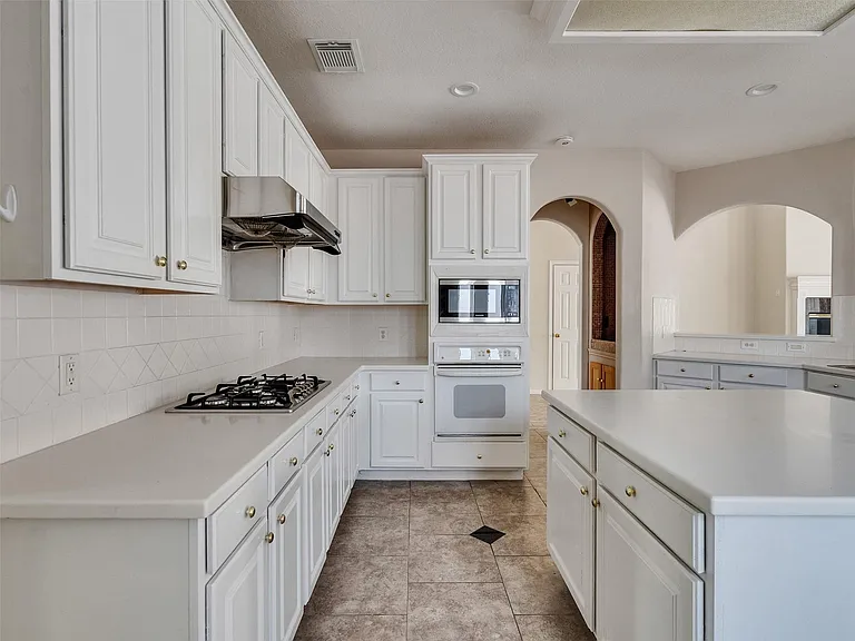 3902 Breaux Bridge Ln — Photo 24