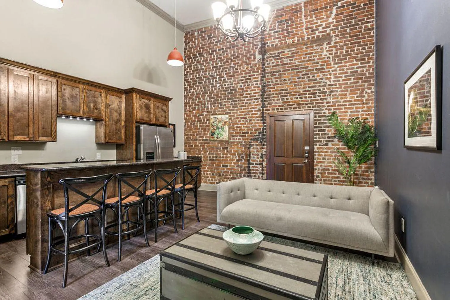 1 bed, 1.0 bath, 796 sqft, $4,404 — Photo 2