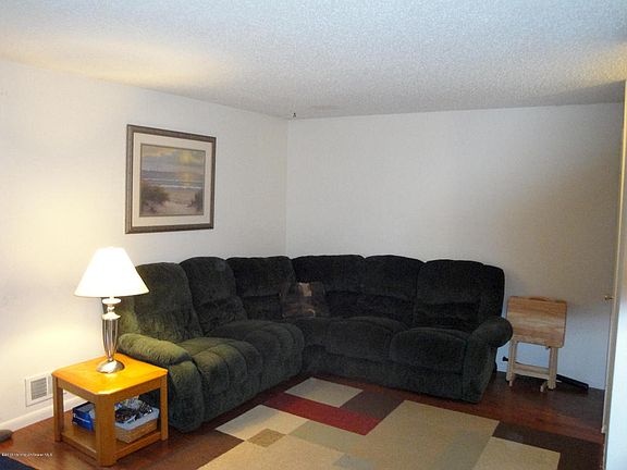 4th image of 1600 Dahlia Ct