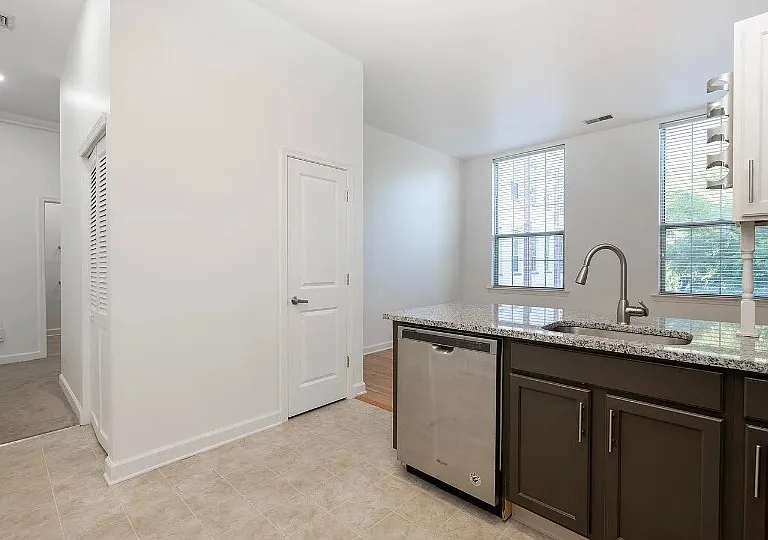 735 Washington St — Photo 10