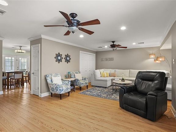 2nd image of 3274 Continental Dr
