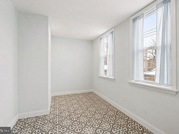 4th image of 2916 8th St NE