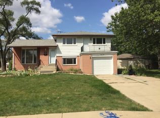 22 Julie Dr, Glenview, IL 60025