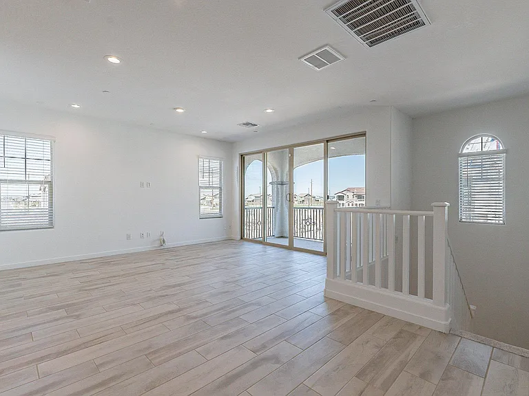 4042 E Amoroso Dr — Photo 14