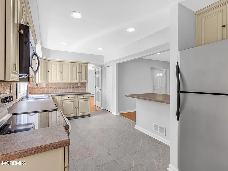 830 Brookside Dr — Photo 5
