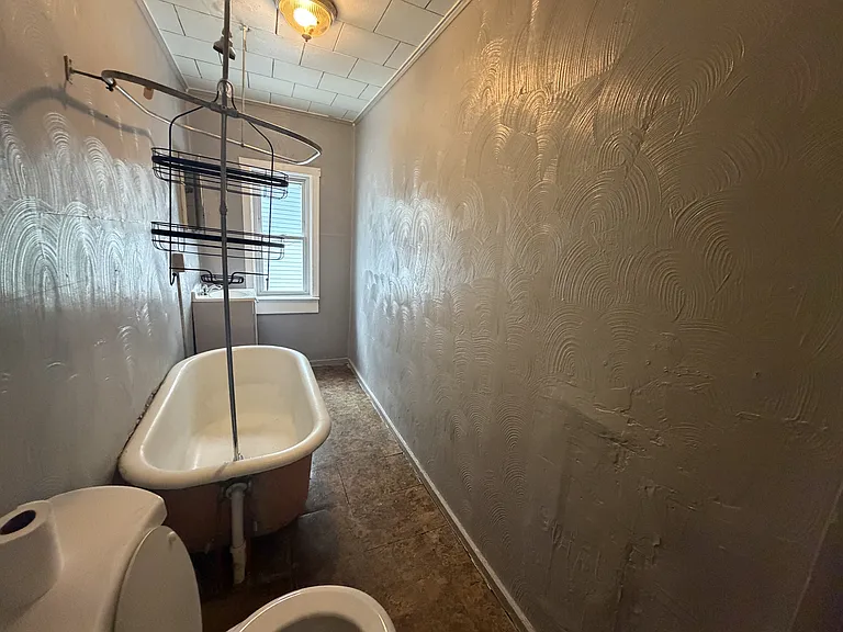 195 Parsells Ave — Photo 9
