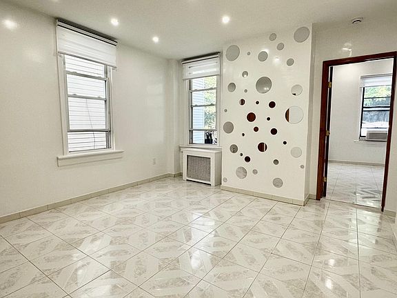 4th image of 3033 38th St #1