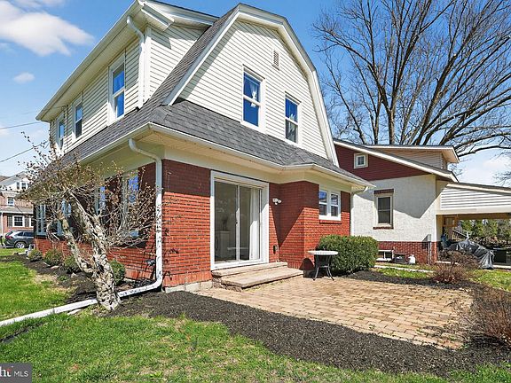 4th image of 424 Arch St