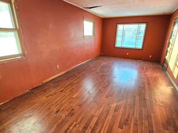 414 Crocker Ave S, Thief River Falls, MN 56701