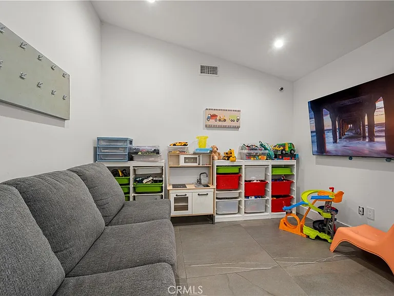 20461 Coulson St — Photo 23