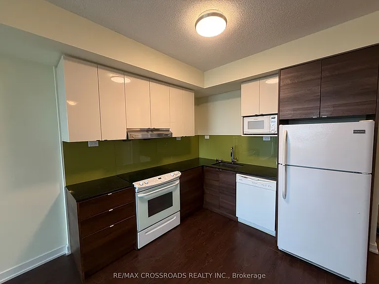 121 McMahon Dr #2816 — Photo 3