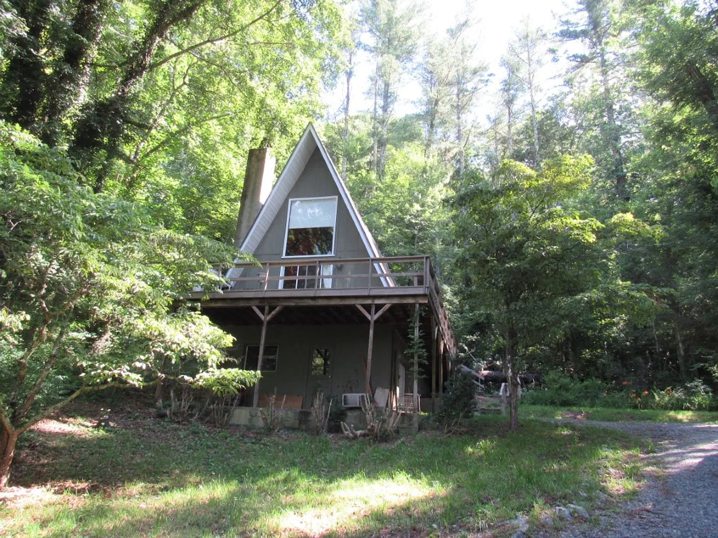 $1,650 - 2 Bedroom / 1.5 Bath Unfurnished A-Frame Cabin with a View of Glenville Lake — Photo 1