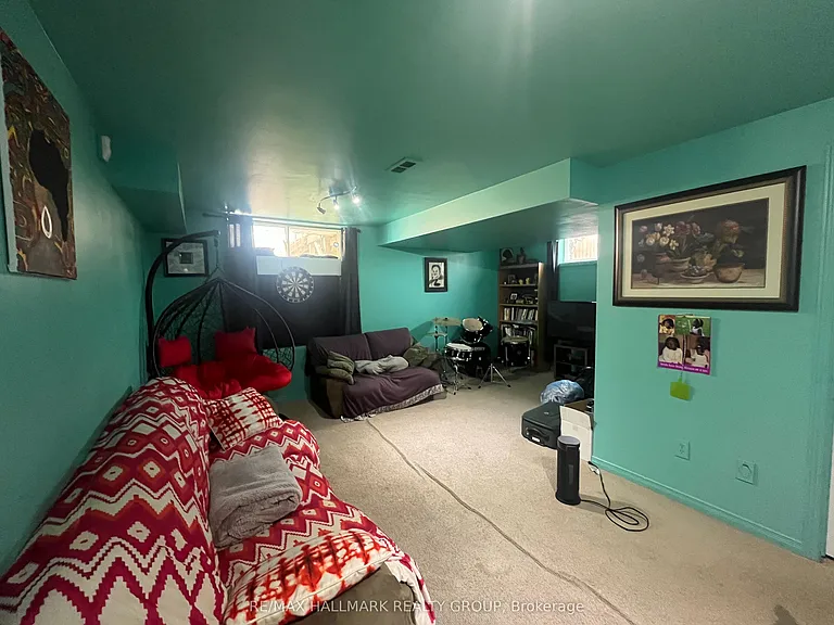 827 Como Cres — Photo 14