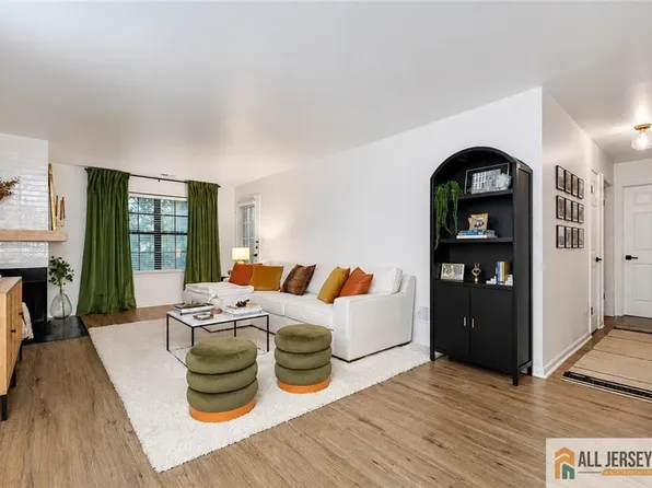 503 Chester Ct, Helmetta, NJ 08828